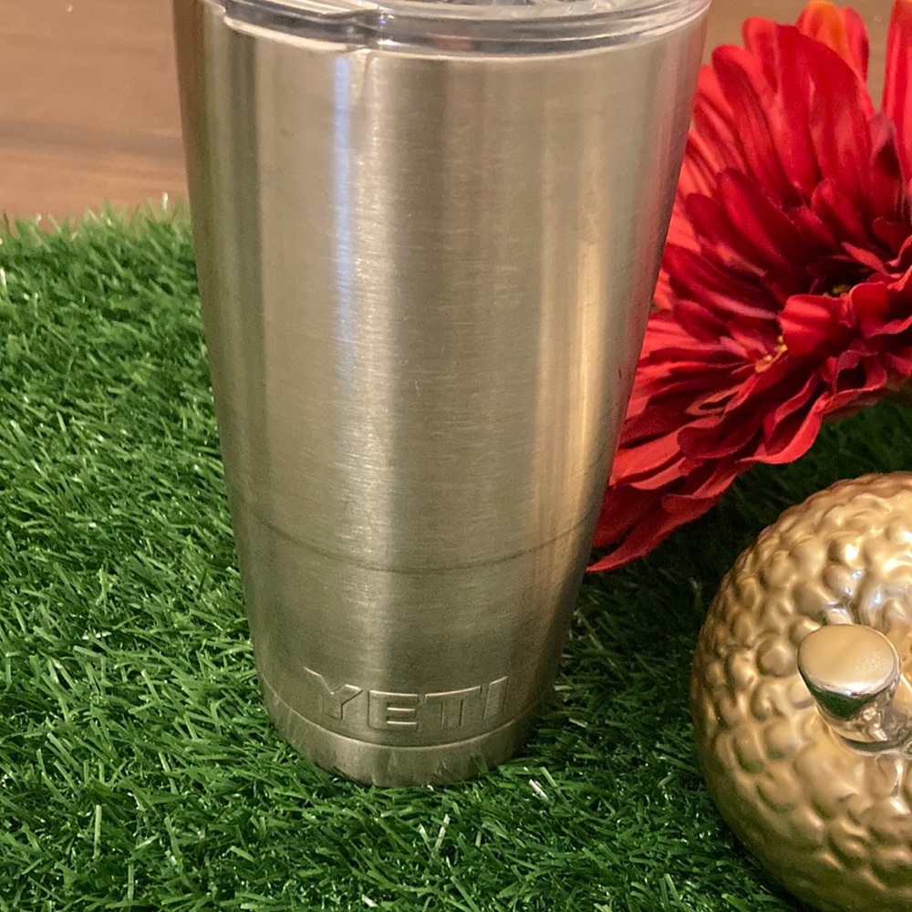 YETI RAMBLER 20 OZ TUMBLER WITH MAGSLIDER LID NWT